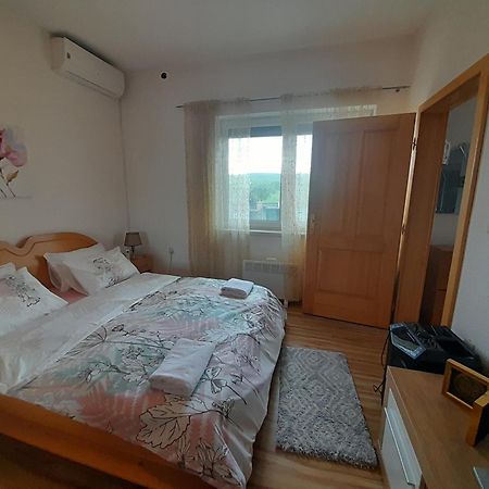 River Bank Apartments & Castle View บีฮัช ภายนอก รูปภาพ